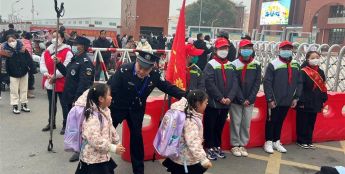 武汉投入警力1.2万余人次，为163万名学生暖心护航
