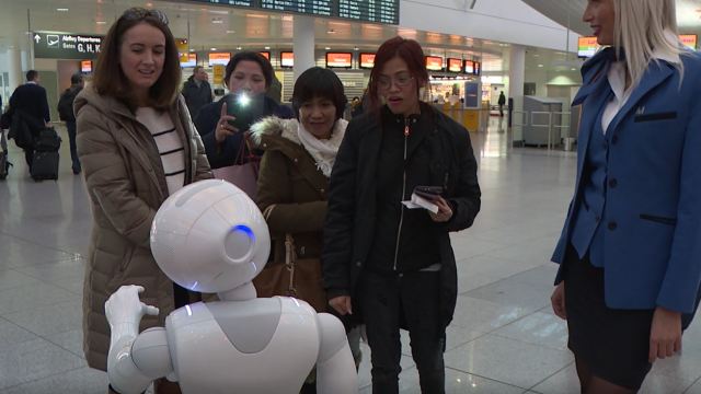 外媒称杭州亚运会被机器人已接管？人机和谐协作遍布亚运村