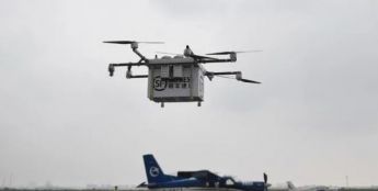 从地面到天空 快递巨头竞逐航空货运赛道