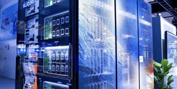 中科曙光正式发布全球首个单机柜级640卡超节点scaleX640