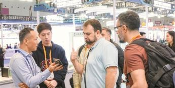 老外涌入觅商机 人工智能最吸睛 “高交会创新成果令人惊讶”