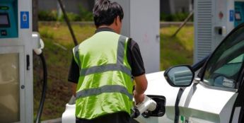 人工智能在无人驾驶领域渗透应用，形成就业新增长点