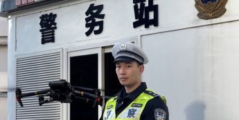 还未登记的无人机在高架旁“试飞”，上海公安警用无人机反制查处！