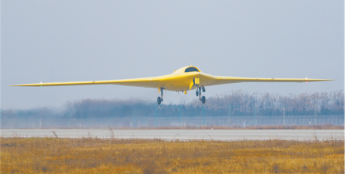 我国新型高空高速长航时无人机彩虹-7成功首飞！