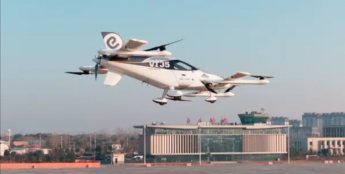 亿航无人驾驶载人eVTOL​完成首次公开飞行：满载航程约200千米，指导价650万