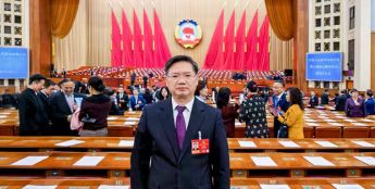 胡望明委员：人工智能时代，亟待赋能制造业职工转型