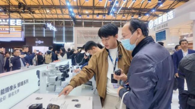 小豚当家携鲸瞳家族新品亮相华为AWE展台,解锁全场景人车家互联