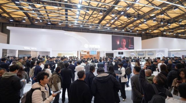 小豚当家携鲸瞳家族新品亮相华为AWE展台,解锁全场景人车家互联