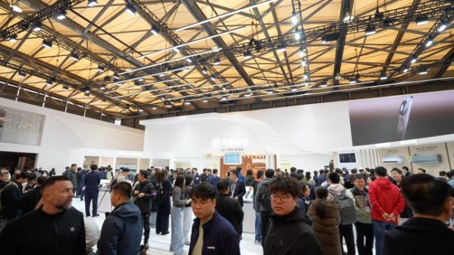 小豚当家携鲸瞳家族新品亮相华为AWE展台,解锁全场景人车家互联