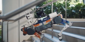 德清“机器狗”落地新加坡 中国智能安防方案首进东南亚市场