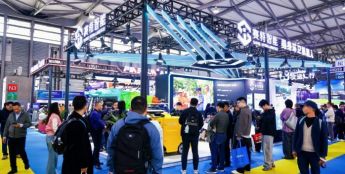 赛特智能发布全球首款10万元内无人环卫清扫机器人 助力智慧城市精细化建设