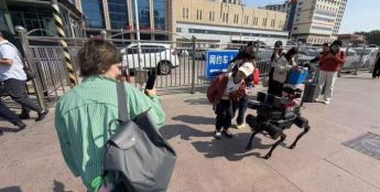 济南火车站“上新”智能安防利器 巡检反制机器狗筑牢出行安全防线