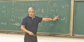 国际顶尖数学家张寿武在厦大谈人工智能与数学