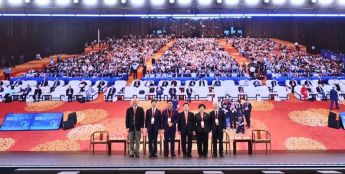 人工智能贯穿这场学术盛会，中国原创成果正加速走向世界