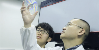 华中科技大学研发的国产玻璃硬盘，已正式实现小规模量产