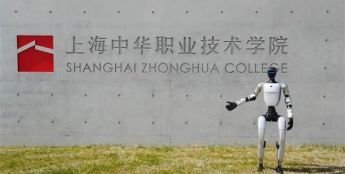 学AI人工智能，就到上海中华学院